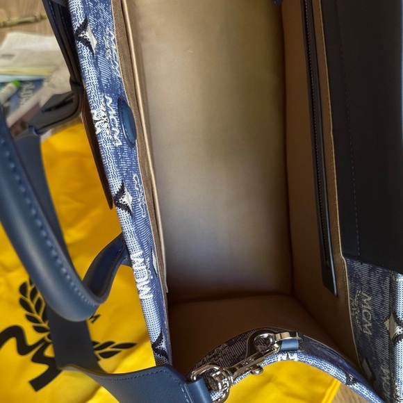 MCM Medium Munchen Tote in Denim Visetos - Picture 8 of 11